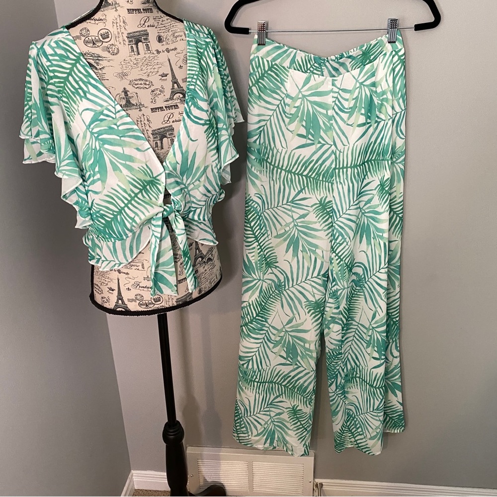 NWOT Fashion Nova Two Piece Set (medium)